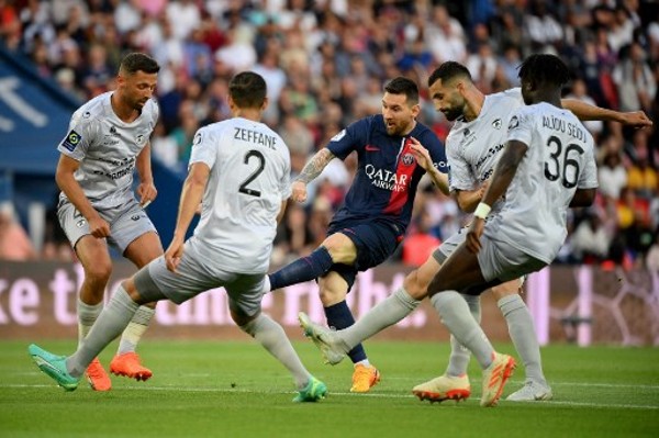 谁说“千年老二”？王皓的生日，让乒乓圈给出最硬的回答